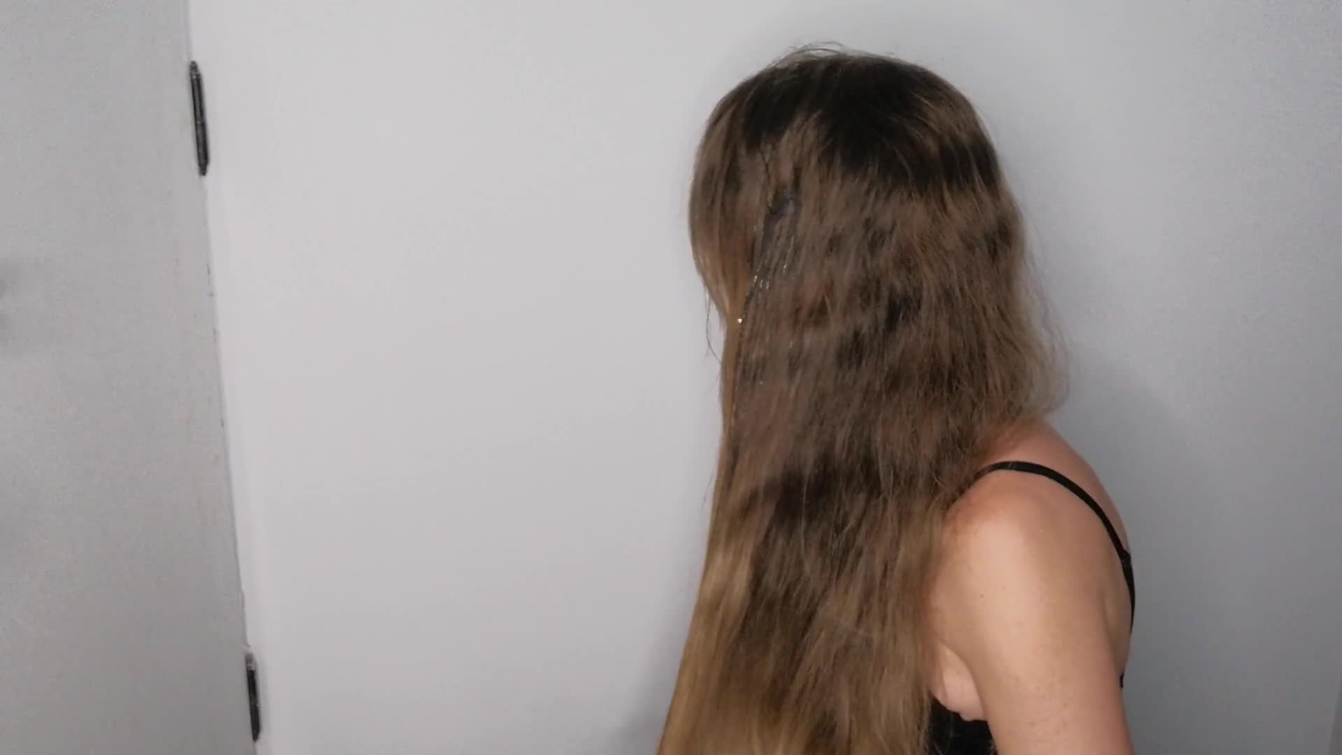 0135 - I give milk to my friend's hair so she can comb her hair (ph61086dcbae0ff)