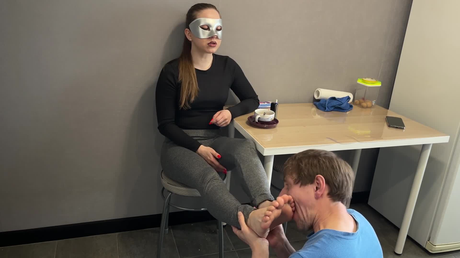 0038 - Spitting Foot Worship Spit Feet Foot Licking (64593e5d6f1f7)