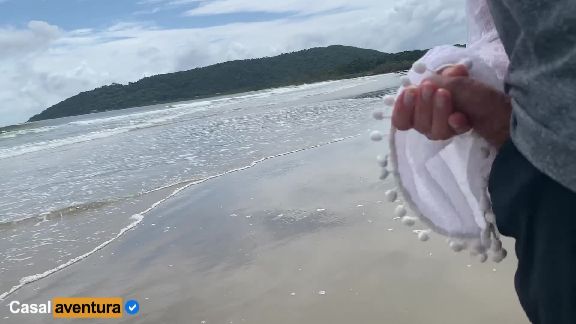 0009 - Public handjob on the beach - people around (63fa75298faab)