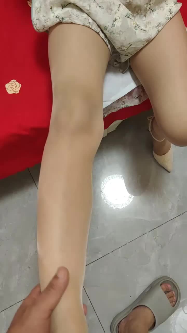 乱伦大神《大胸嫂子会喷水》新作嫂子穿旗袍被操样子太骚 一会叫姐夫一会爸爸 高清720P原档