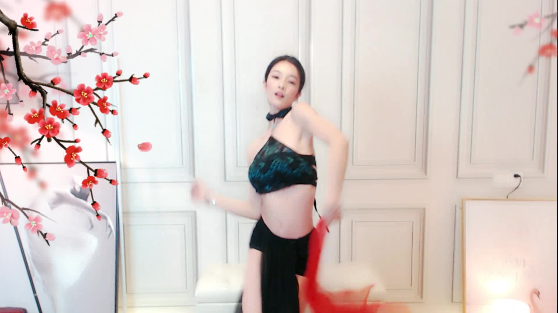 小沫沫18肚兜 痒