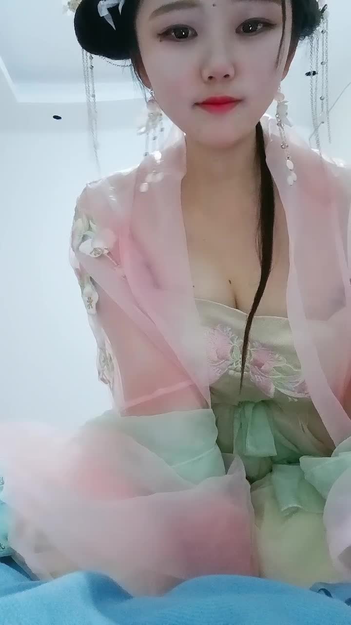 国产主播-嫩白娃娃脸，还有奶水-少妇媚媚【22V】 (17)