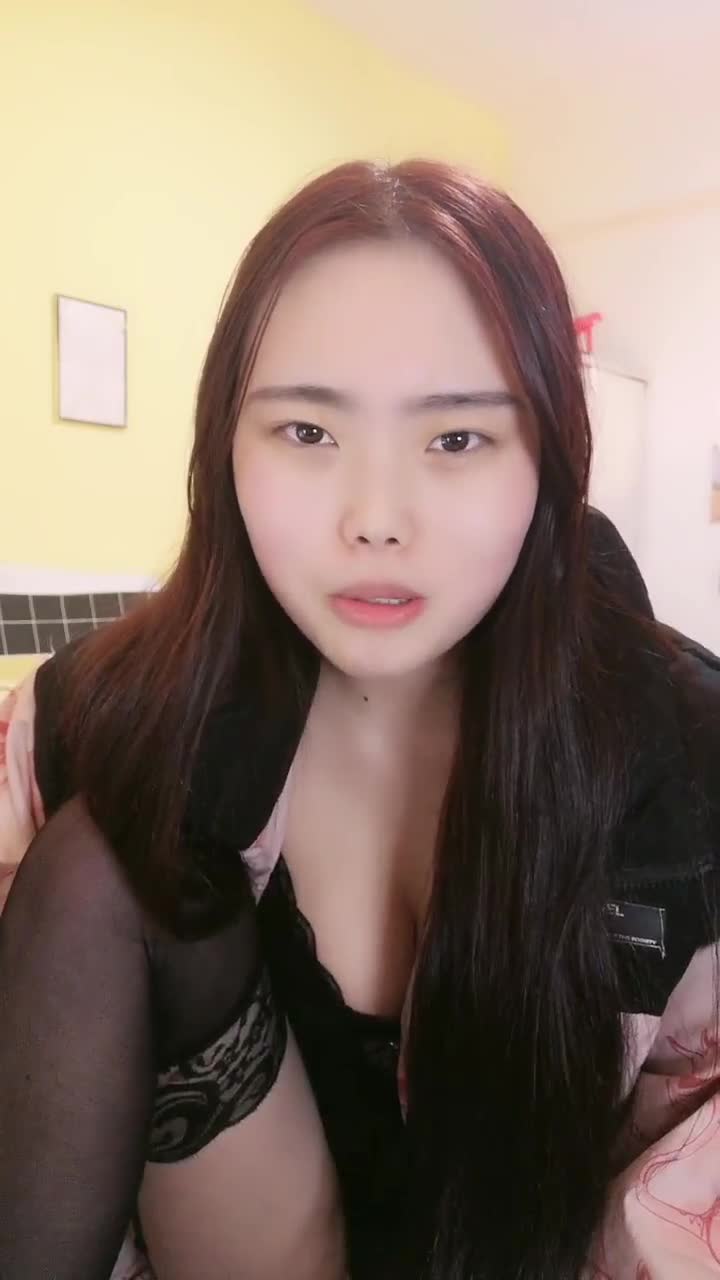 极品阴环纹身妹【小六六】逼上打环，唇钉~跳弹自慰超级骚！【16v】 (16)