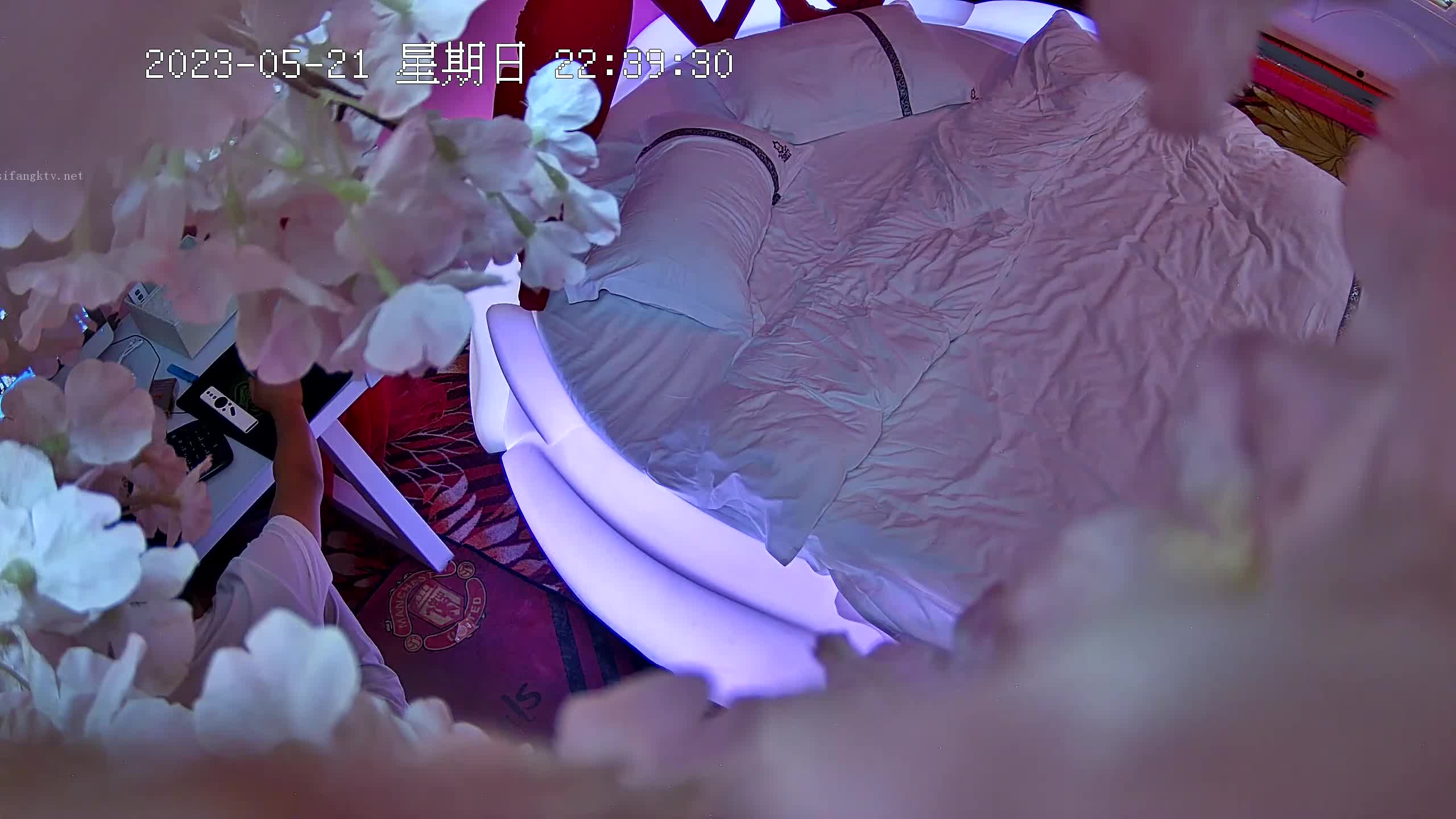 2023-5-21新流出酒店偷拍老哥微信约炮同城良家少妇太紧张没玩多久就射了