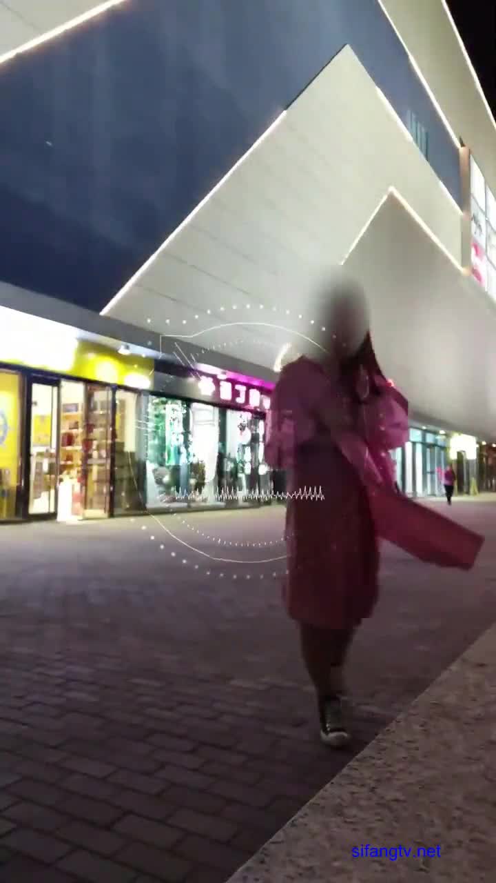 万达门口露出 - 好像被蓝衣路人发现了 - 最后还被尾随了 - 喜欢的自己转发喜欢收藏 - 不定期删 之后不会补档 - 高清版本群内放出 - 下次想看什么内容 在这个视频下留言吧 - 说不定下次就是你想看的内容了 - 另 - 10万每月招母狗 - 想做的私信我 - _(new)