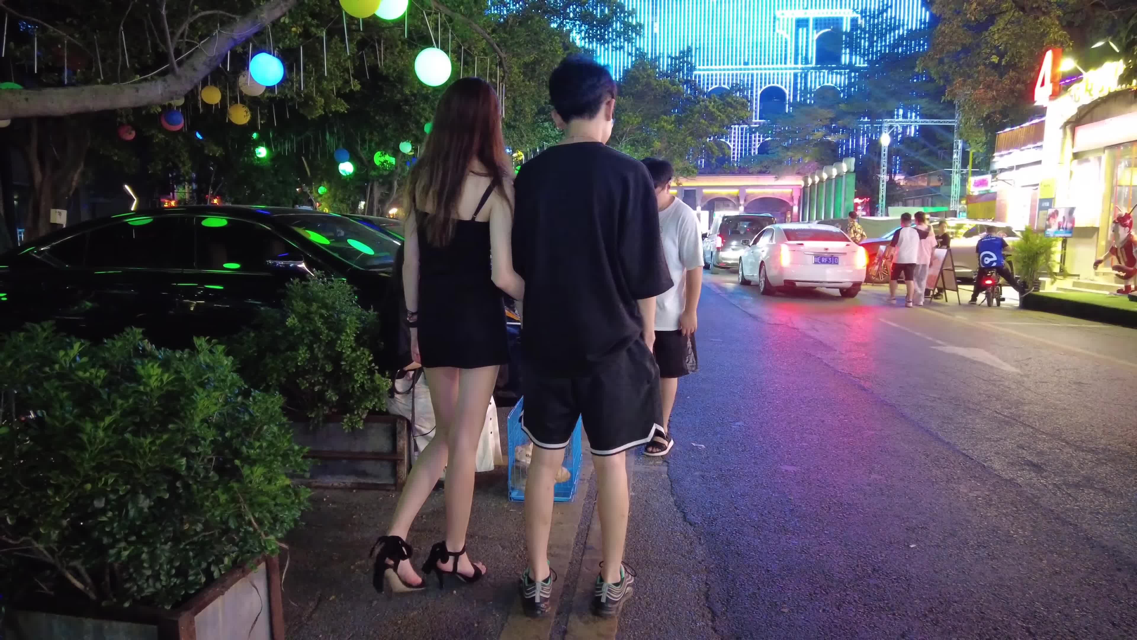 4K街拍佛山最大酒吧街夜市 全佛山晚上最熱鬧的地方 武術之鄉的夜生活Foshan,China,street scenes,nightlife,bar Street