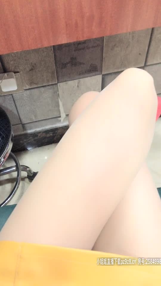 户外 美腿超會噴水的主播【狐仙大人】 收费房大秀 按摩店 勾引男技术 【26V】 (8)