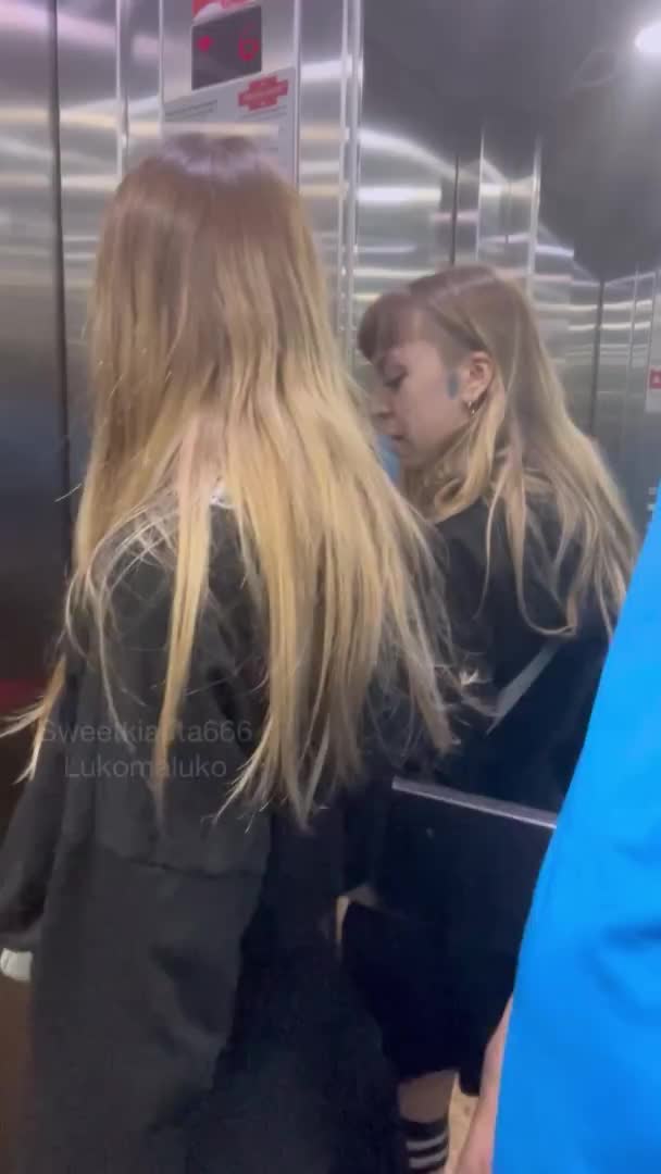 我在电梯里被邻居抓住，他操我的屁股肛门饼 (ph6328eb67b8ddd)