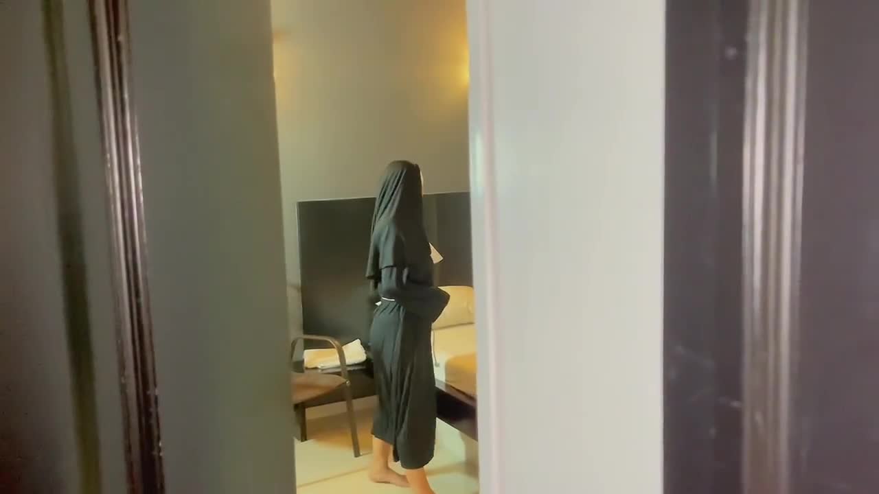 Una monja y una sirvienta se comen una gran polla y terminan con semen en el culo - jenifer play (640536fdcabb8)