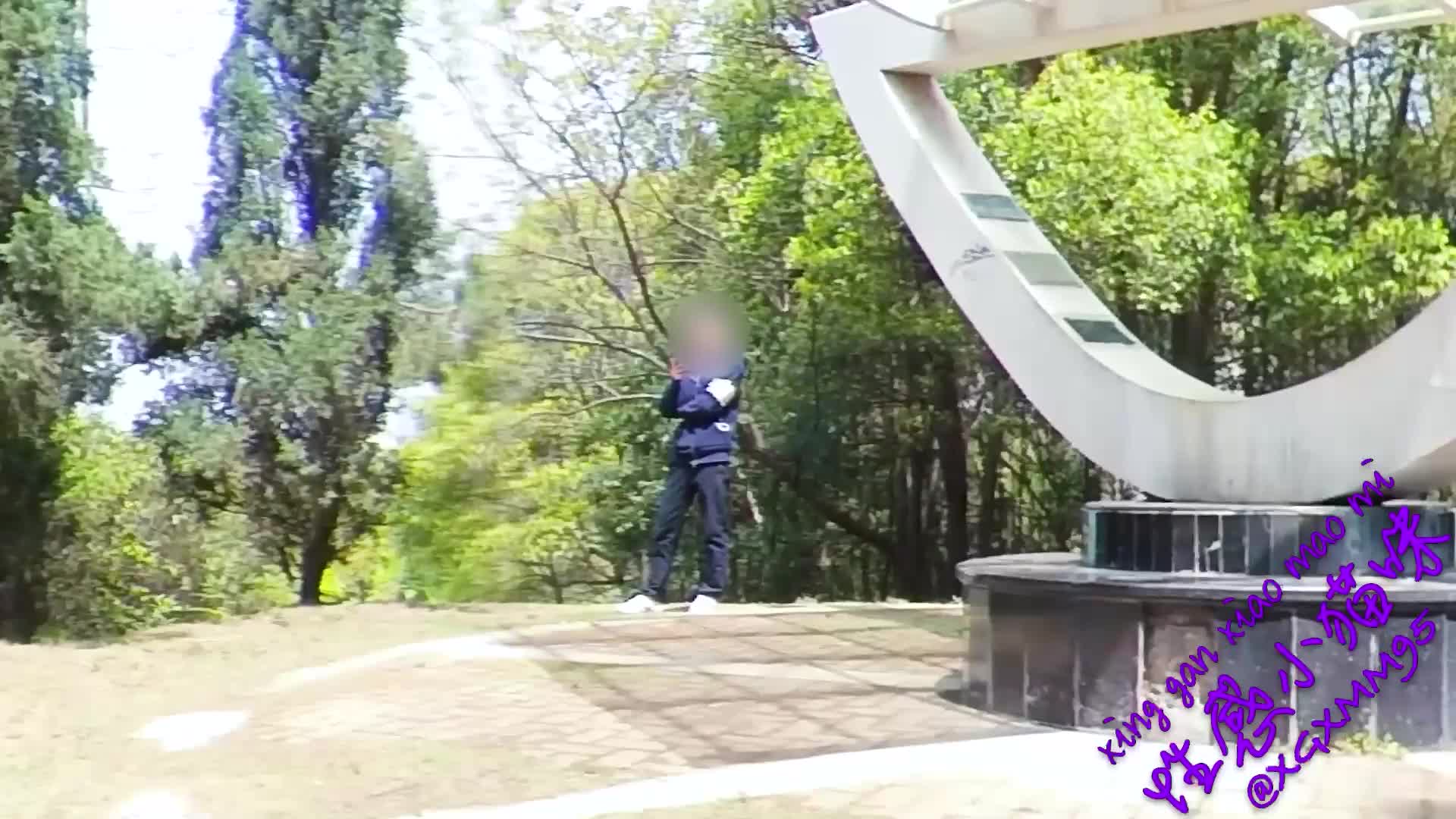 【露出勾引】户外瑜伽，勾引陌生男人帮忙自慰，被人看见。 (6417ad7d70eb5)