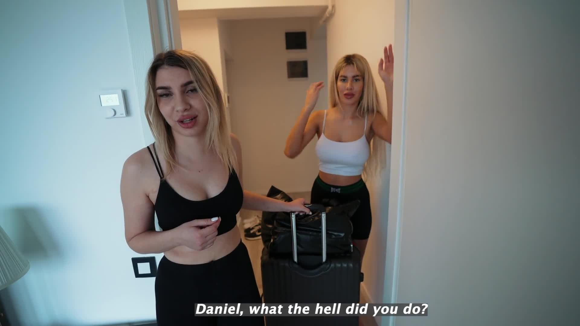 重组家庭共享一个酒店大床房！继母初尝三人行 (640e43eec139a)