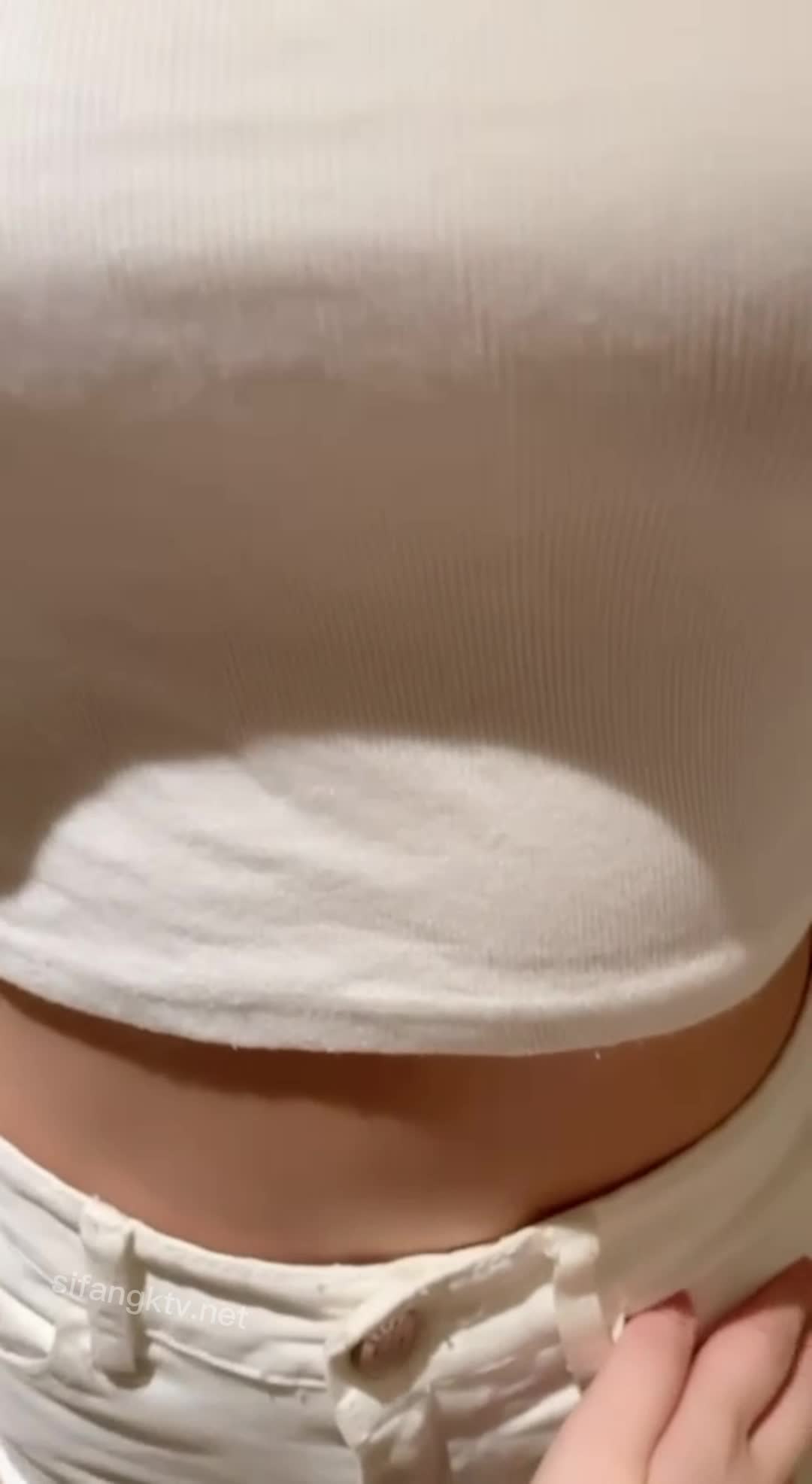 重磅【秀人网绮里嘉】极品爆乳完美露奶剧情摸逼揉奶