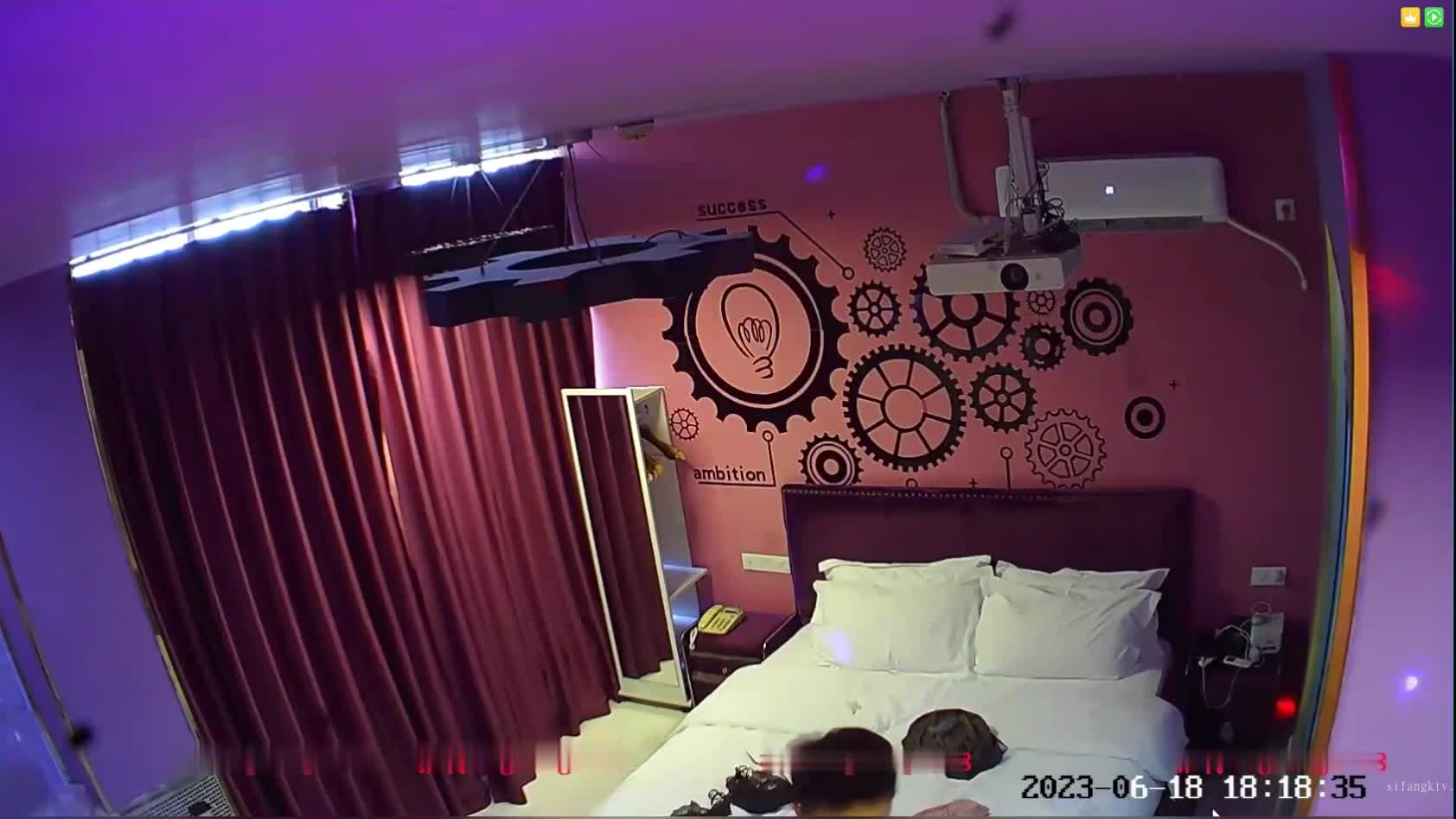 2023-06-18最新流出大学城附近情趣酒店偷拍大学生开房眼镜学妹穿着黑丝连体衣被体育系男友草