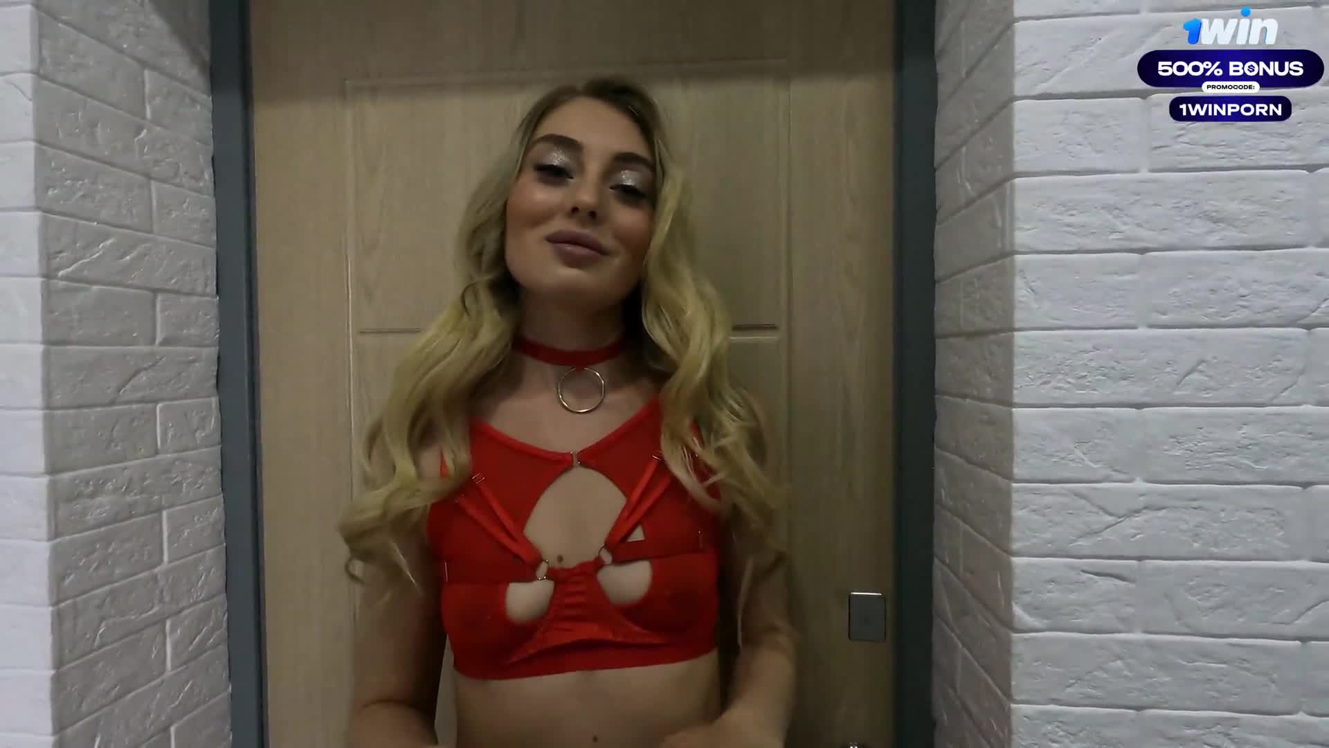 妻子不在时，丈夫出轨穿着性感服装的妓女 (649698d25316a)