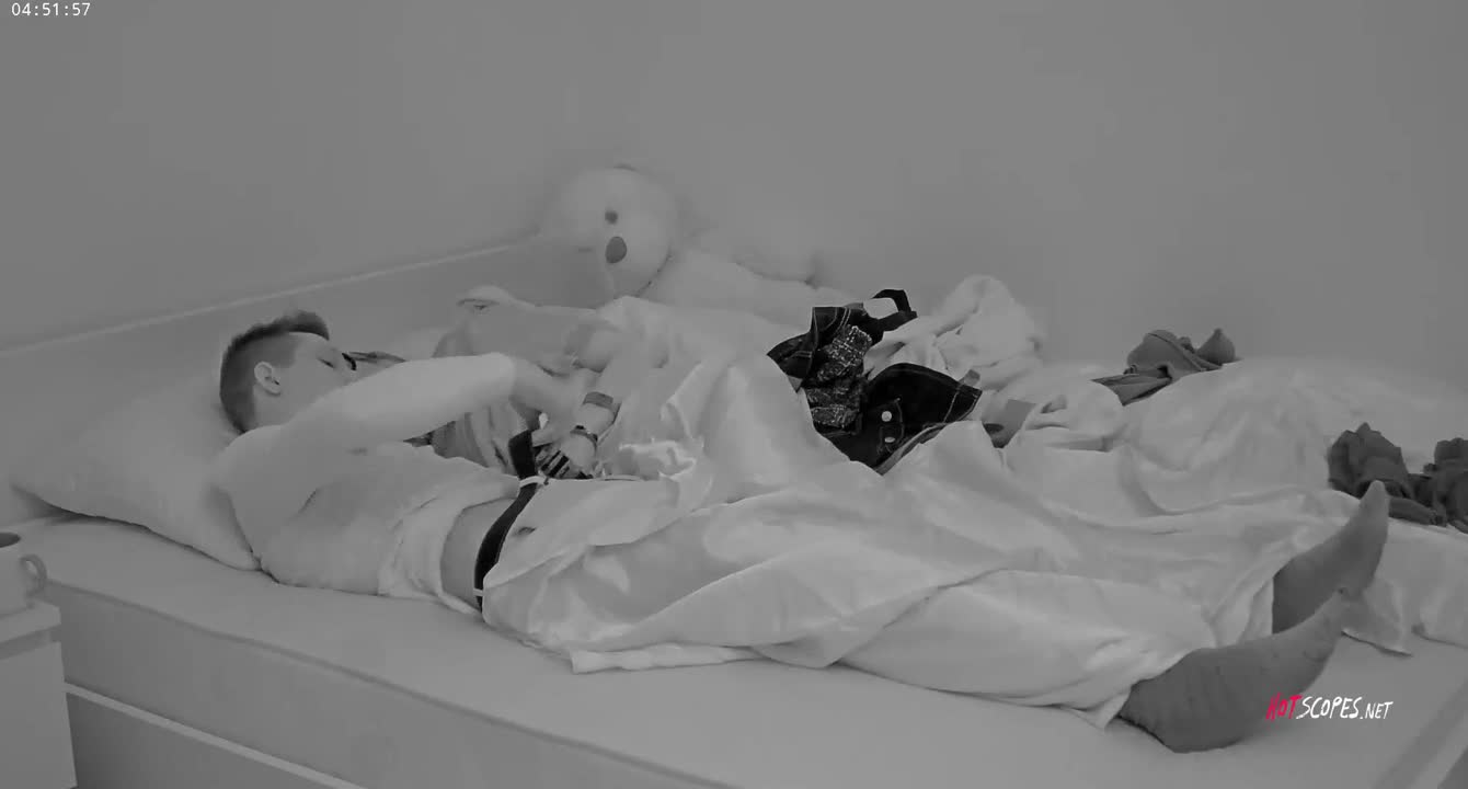 RealLifeCam - Samantha try to fuck this bastard, but he is dead 31.03.2019 - HotScopes.net