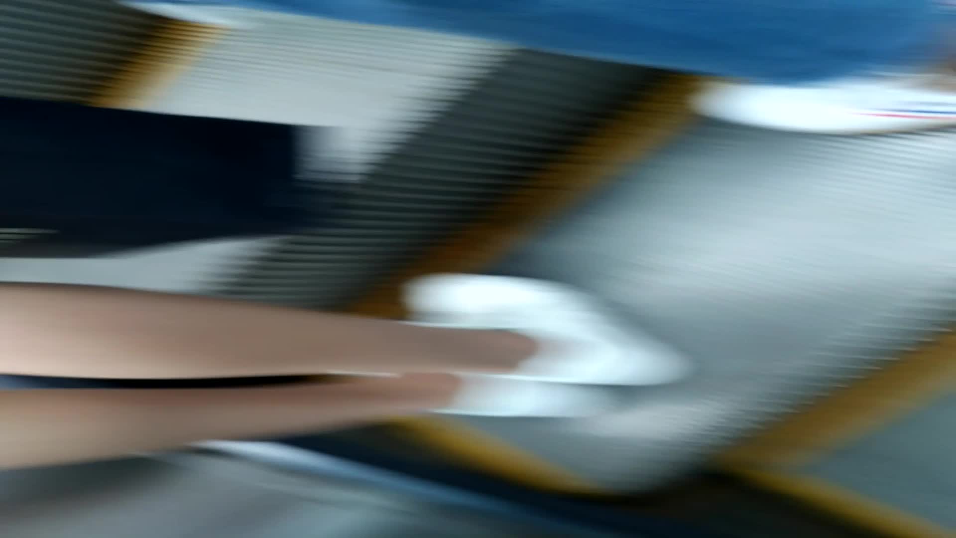 射在短裤妹子的大腿上被发现