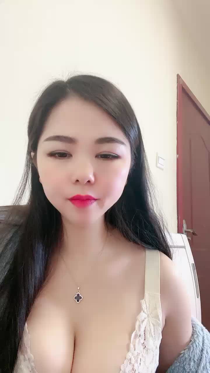 旗袍剧情演绎技师丰满大奶给顾客做胸推露脸口交吊钟奶子乳交打飞机无套后入啪啪