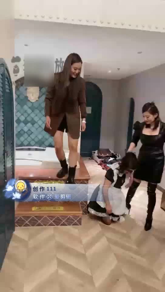 【绝版女女】八爷和琳琳超狠收拾可怜女M双视角bf109991