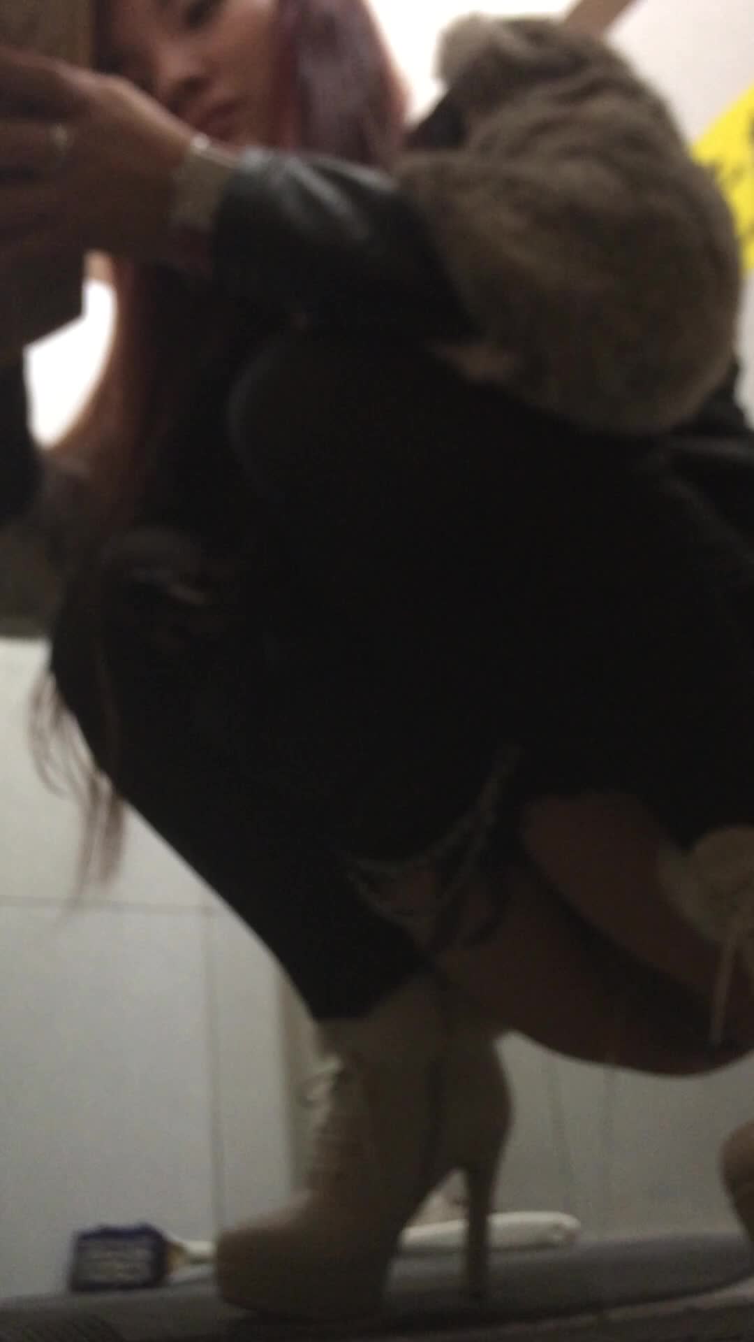 白高跟镜头有些模糊