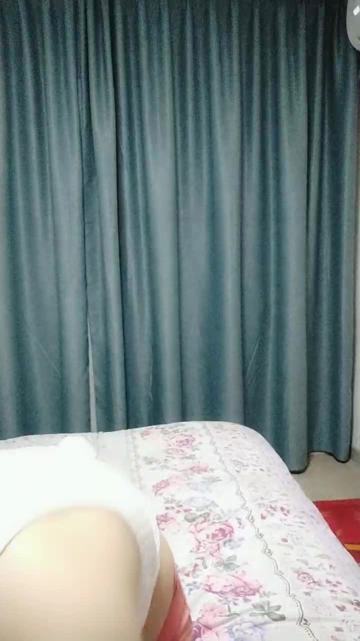 巨乳奶妈和老公玩直播穿塑身衣身材丰满玩69，道具自慰后入关键时候颜射