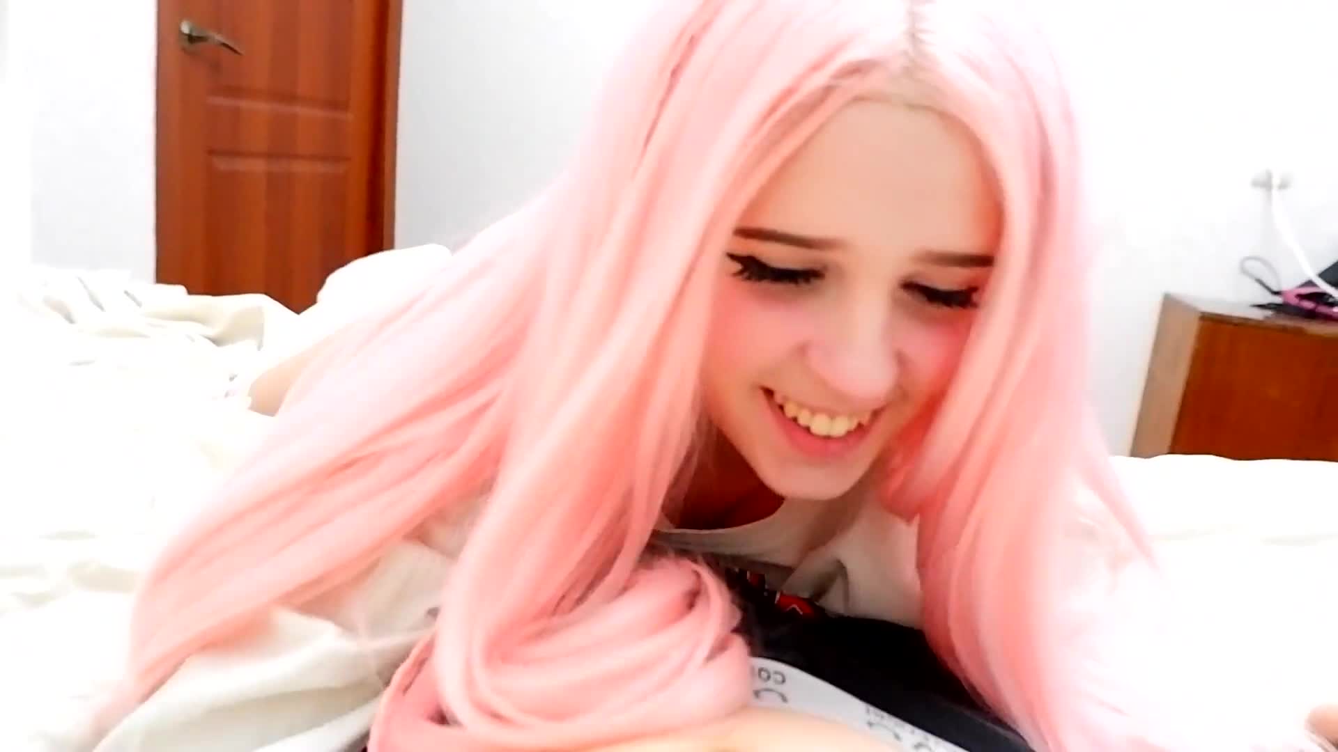 22 Babe Bu66blegum pounces on my cock