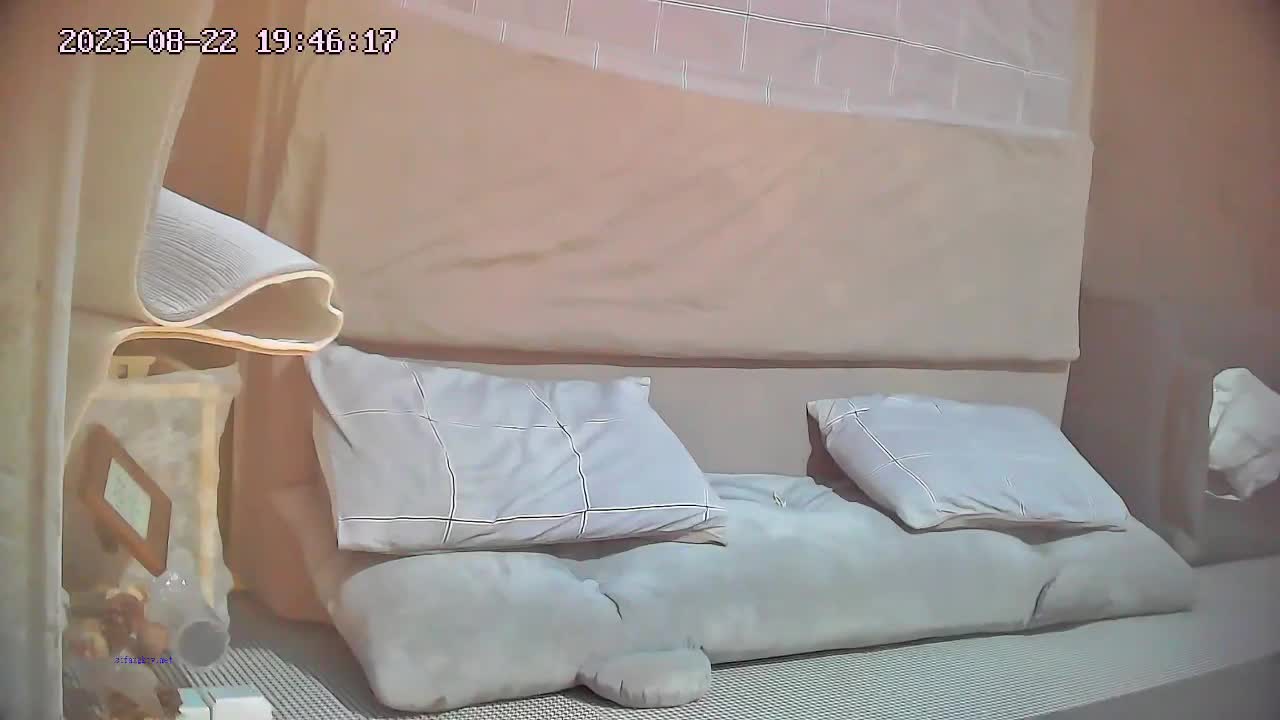 2023-8-22流出民宿酒店偷拍七夕下班后和单位情人幽会偷情打完炮缠绵一下就各回各家