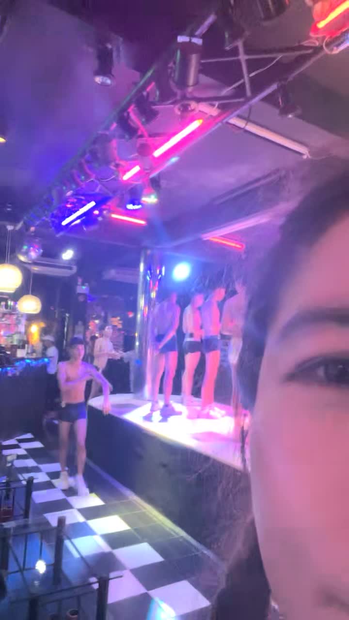 【翘臀桃桃】猛男店厕所验屌~够大就带回家玩~狂干喷水【20v】 (24)