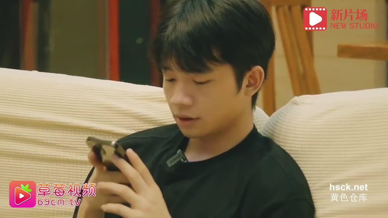 2048.cc@(草莓原創)(cm-46)(20230720)無良攝影師拍寫真為由強插清純學妹-露露