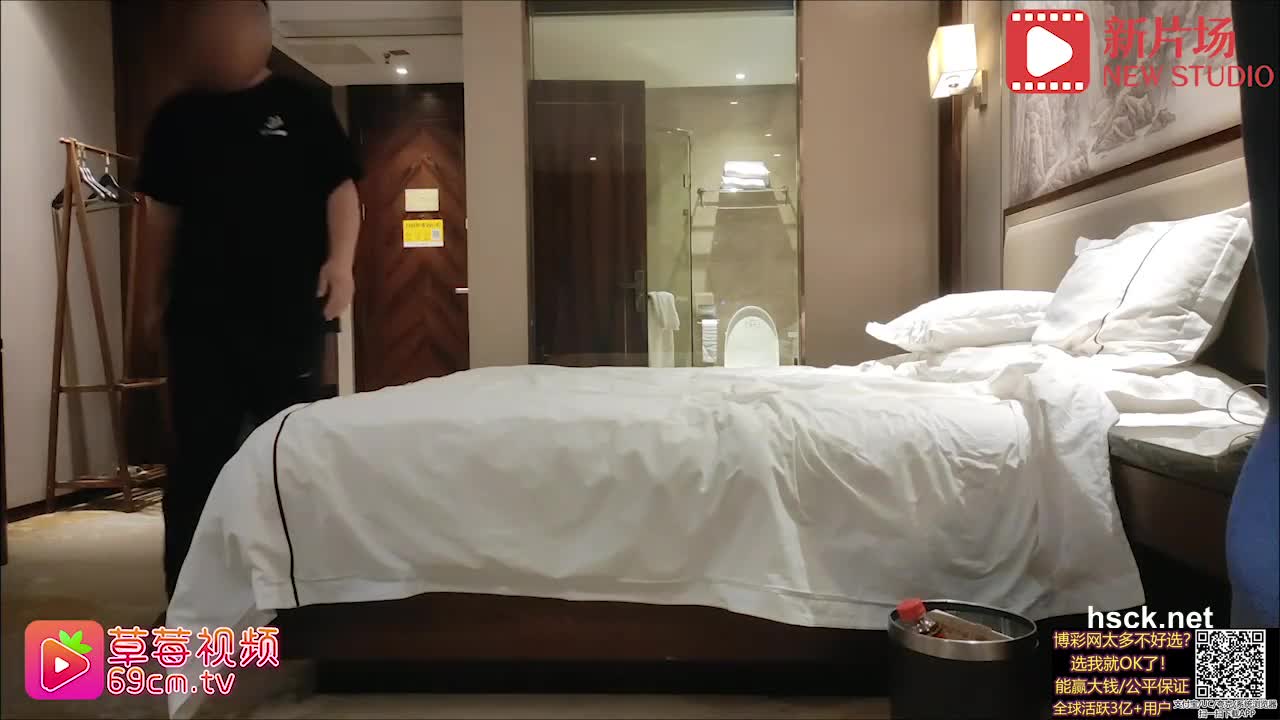 2048.cc@(草莓原創)(cm-49)(20230724)約啪巨乳大學生兼職妹 妹子幽默分享第一次經歷