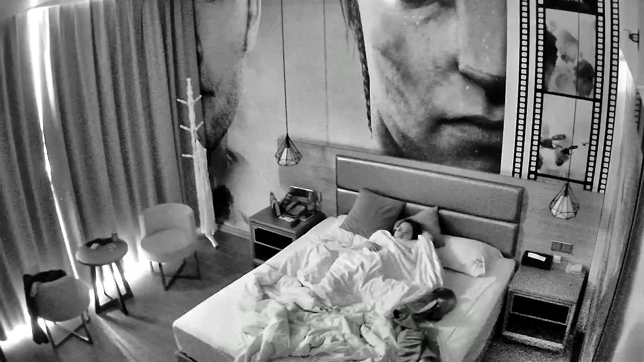 2023-8-13新流出酒店偷拍眼镜反差嫩妹和单位有妻之夫开房偷情