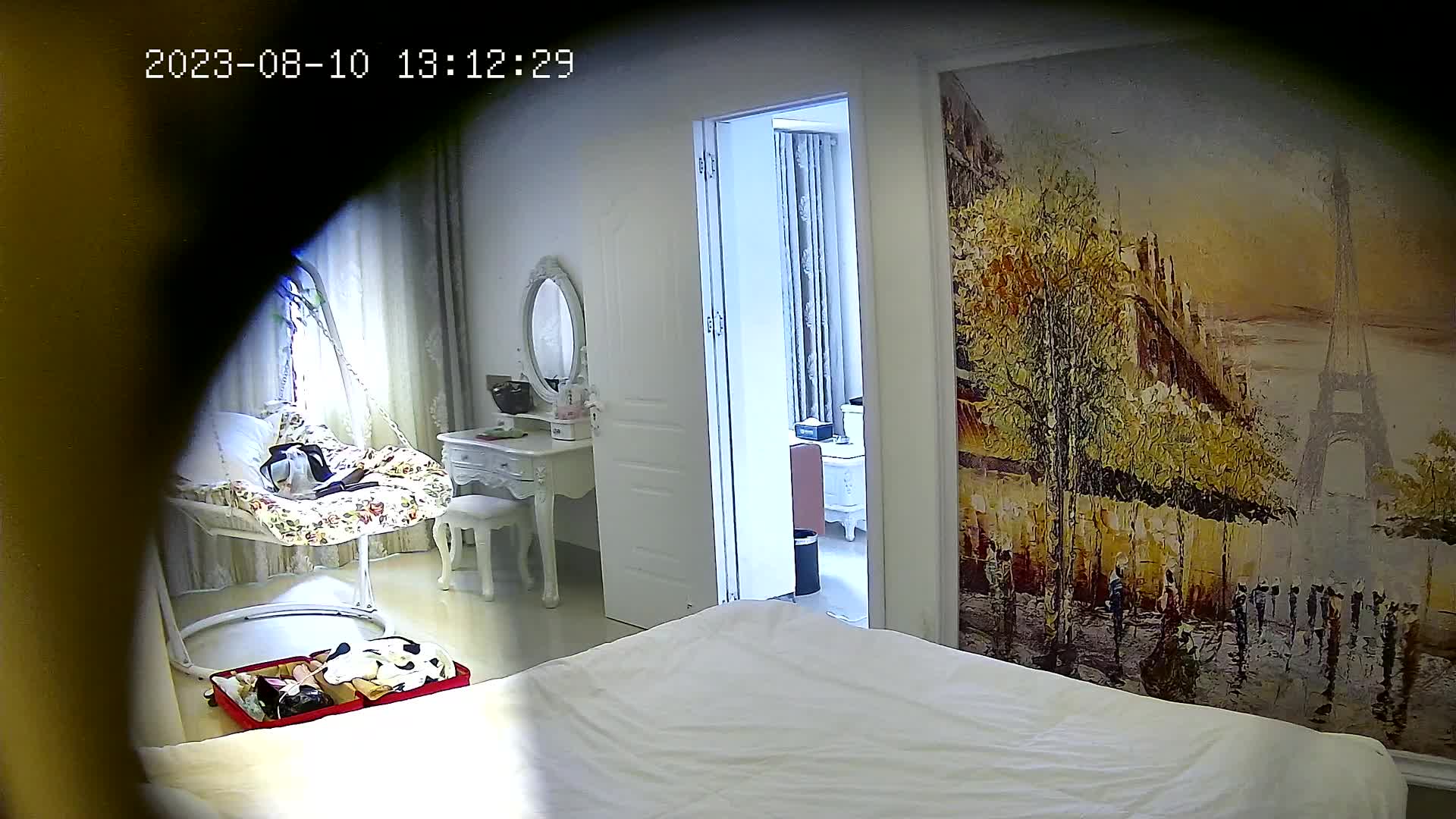 2023-8-10【酒店偷拍】新入住女技师，客人排队一个接一个，快餐式，直接操完走人，生意火爆