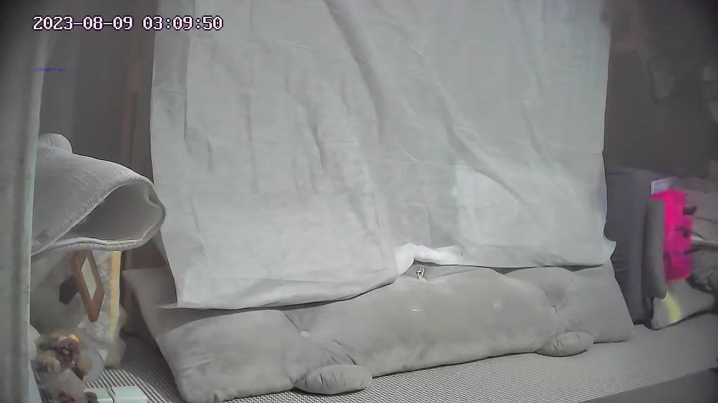 2023-8-9最新流出民宿酒店偷拍类似球衣校花美女和男友深夜开房啪啪