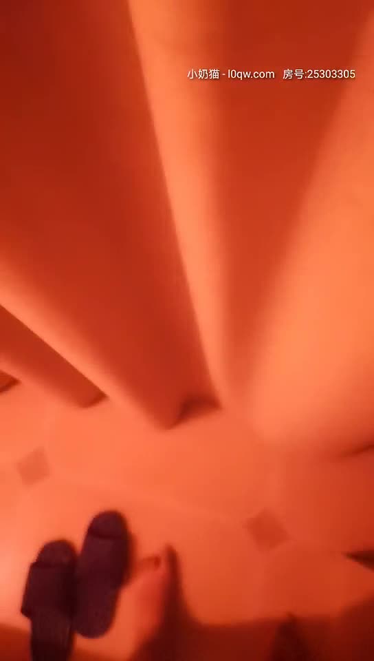 坐标长春路边小旅馆休息了几天的嫖妓牛人王胖子潜入按摩会所暗拍连草两个坐台小姐