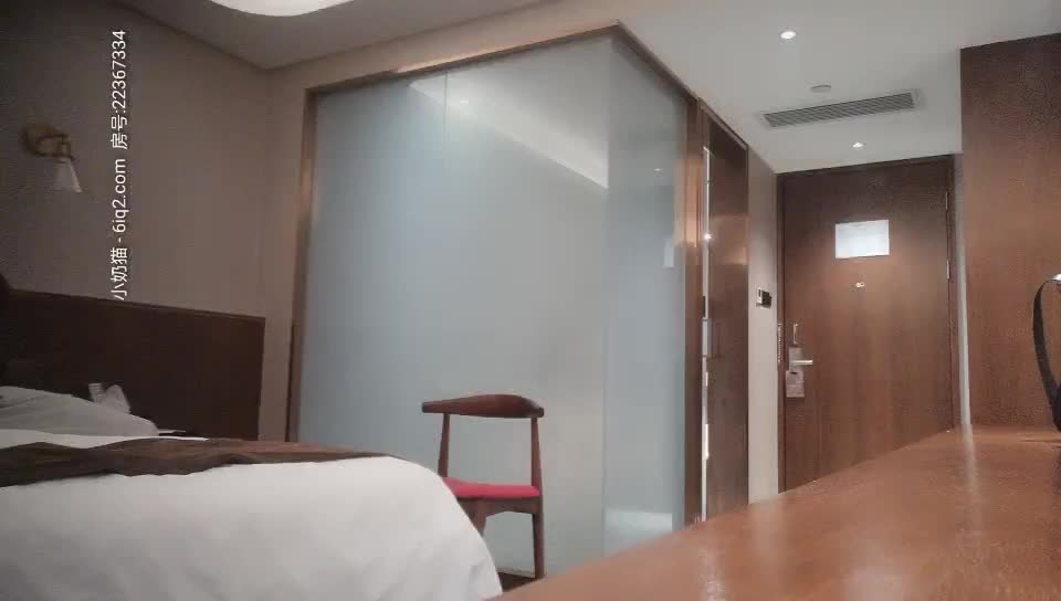 2048社区 - big2048.com@狼哥雇佣黑人留学生宾馆嫖妓偷拍之莞式会所大电影颜值还不错的技师姐姐上门一条龙服务