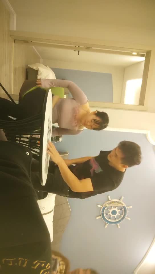 gc2048.com-2022.10.1，【换妻游戏呀】，迎国庆，夫妻交换新作，良家夫妻情色游戏，制服诱惑，乳浪翻滚淫声震天，精彩