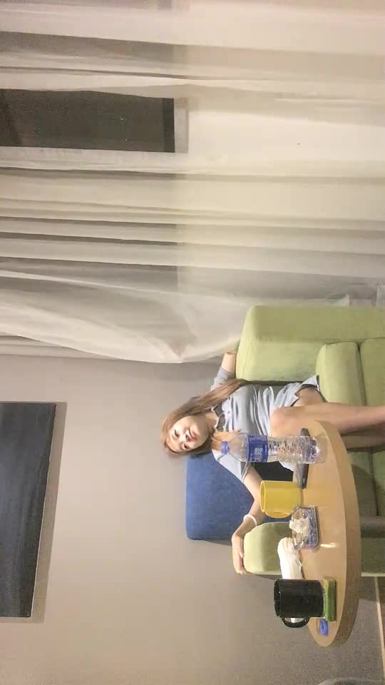 2021-8-2666绿帽约良家妹纸密码房大秀，聊聊天玩玩游戏，我们开始吧掏出奶子吸吮，扶着窗边翘起屁股站立后入