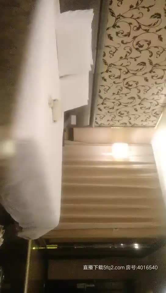 2048社区 - fun2048.com@韦小宝第二春约了个人妻少妇tp啪啪，洗完澡坐身上调情摸奶后入大力猛操，呻吟娇喘非常诱人