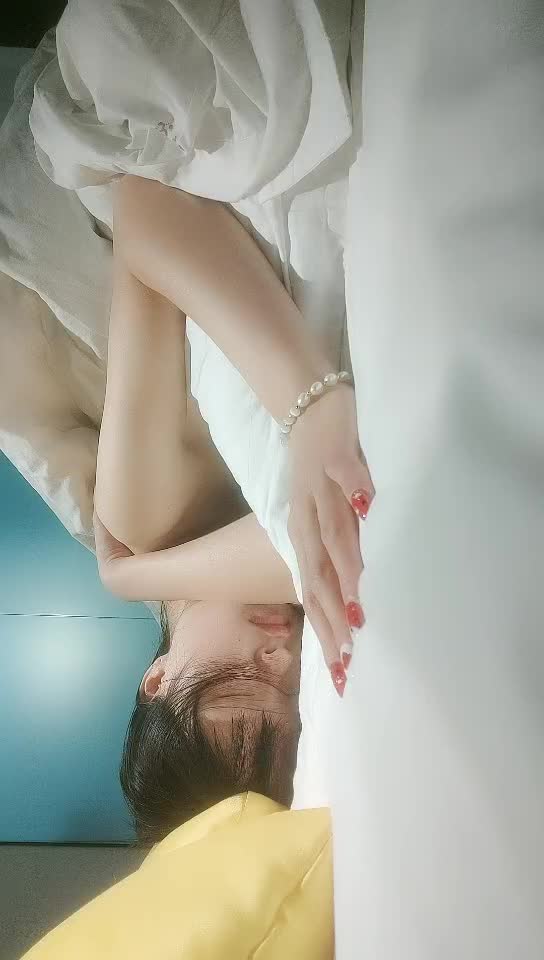 2021,3,5，新晋泡良大神劲爆力作，【曹先生探花】得手00后小萝莉，超近距离镜头偷拍，粉嫩少女胴体肆意宣泄玩弄