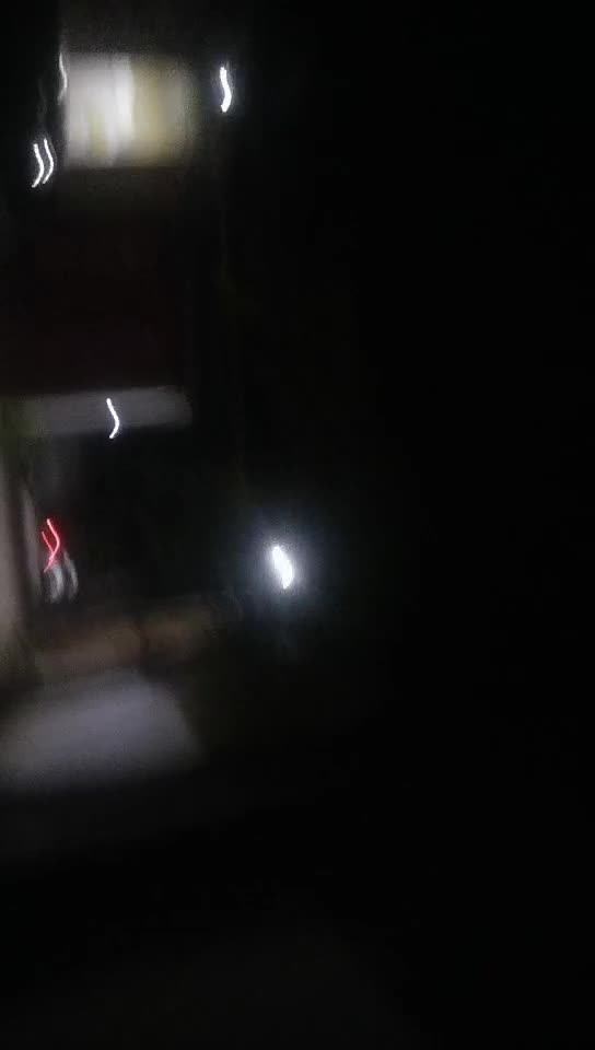 -2021.10.18，【八戒探花】，小伙寒冷夜晚，街头寻觅，粉衣年轻小姐姐，昏暗灯光下口交啪啪，寂寞男女激情交合共度难忘一刻