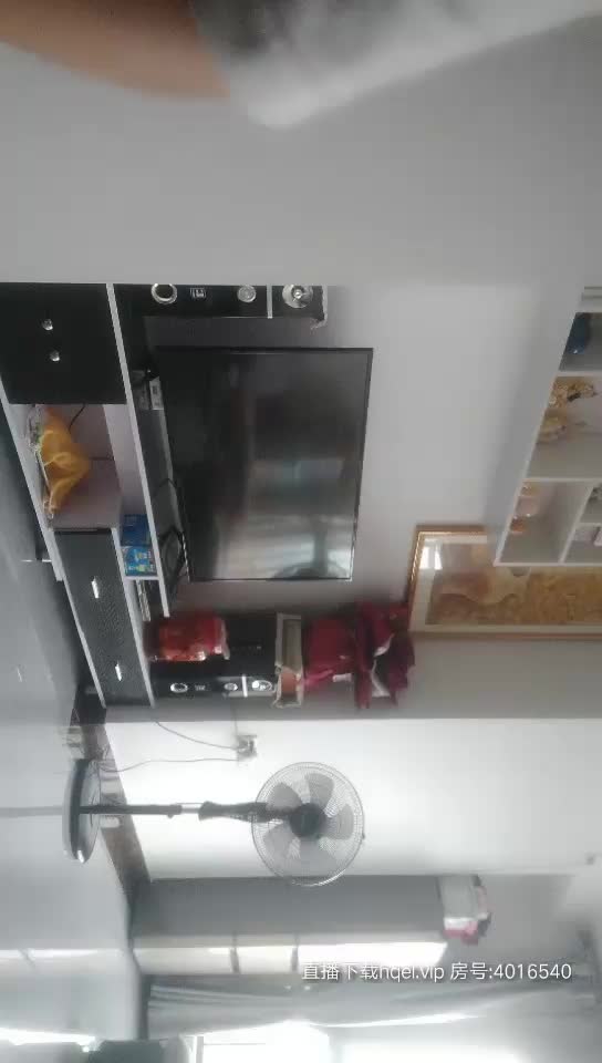 2048社区 - fun2048.com@韦小宝第二春中年夫妻换妻啪啪，来家里做少妇抱着操站立后入，呻吟娇喘非常诱人