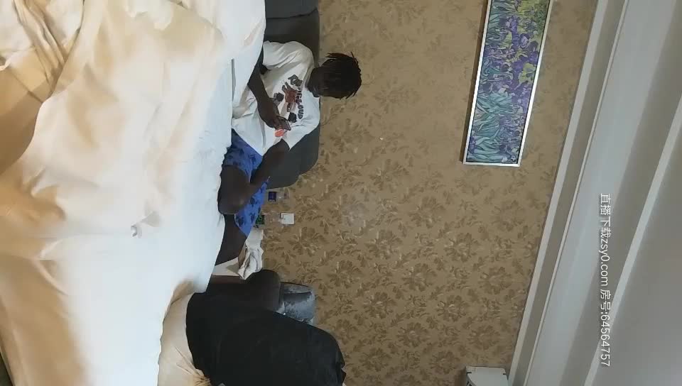 2048社区 - big2048.com@狼哥雇佣黑人留学生小哥酒店嫖妓偷拍小哥和两个小姐双飞后歇了一小时吃了药再干逼毛浓密的卖淫女