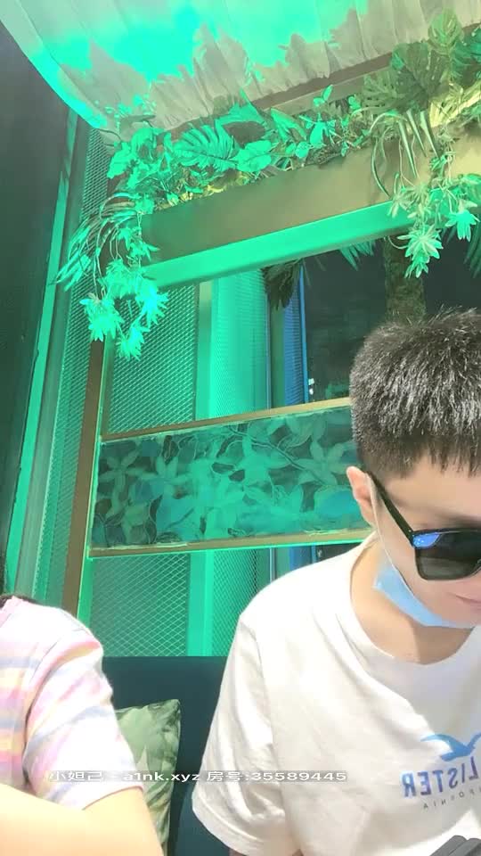 2048.cc@[原版]_024_情感主播李寻欢_老李大战平台一姐餐厅厕所啪啪内射_20210301