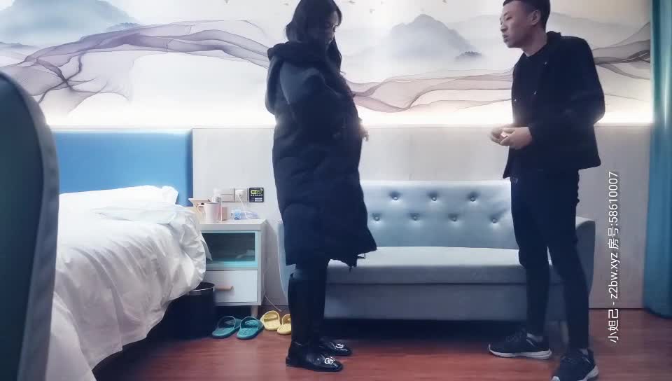 2048社区 - big2048.com@妹子长相很漂亮，让人眼前一亮，但她就是不大会穿着搭配，看不出身材，脱光了那身材太劲爆了