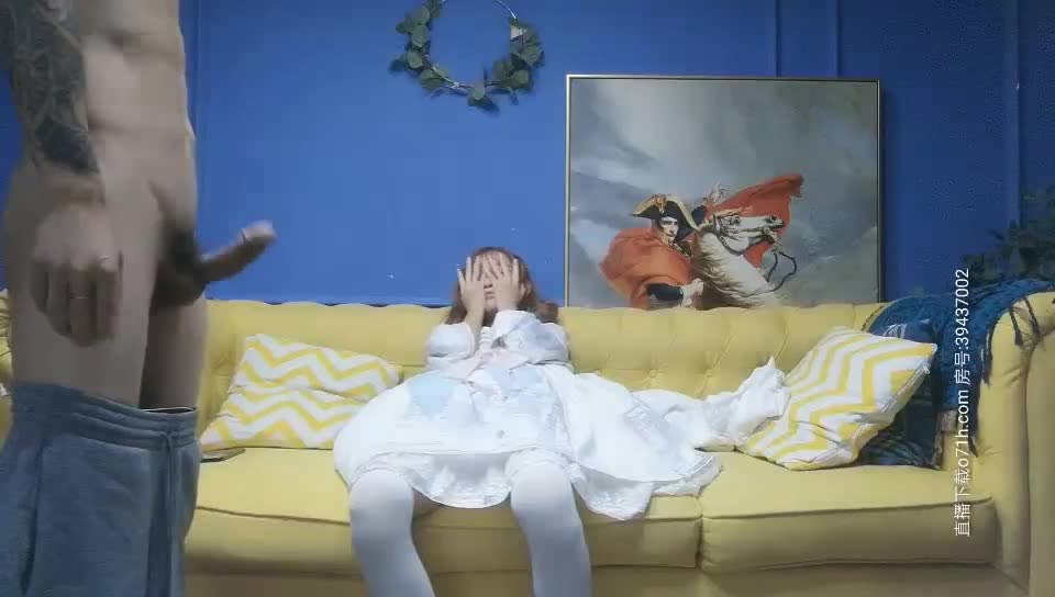 千人斩探花再约萝莉裙嫩妹子，扣逼玩弄翘屁股掰穴特写后入，上位骑乘镜头前大力猛操