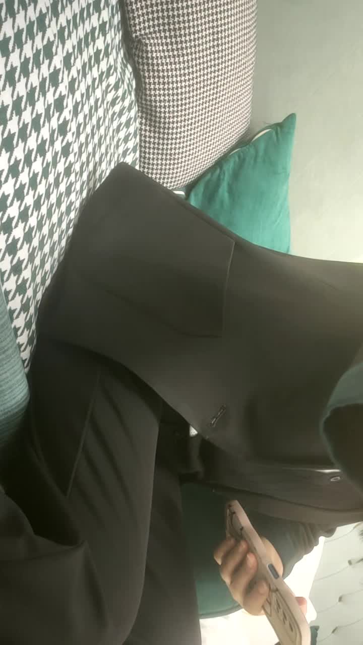 2023-3-11【专搞老阿姨】原胖子传媒工作室，泡良，红酒调节气氛，微醺之下脱光上床，骚逼还欲拒还迎，精彩