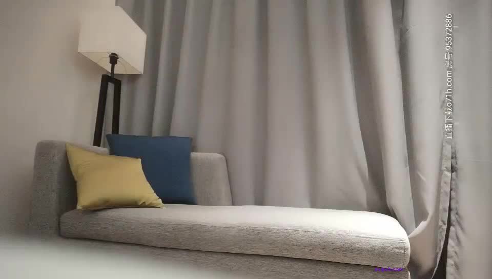 小宝寻花约了个性感红裙少妇啪啪，舌吻互舔调情深喉口交上位骑乘猛操