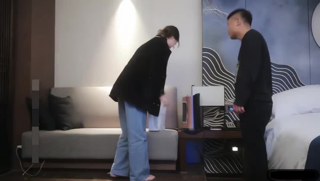 外围女探花涛哥珠海度假酒店 约炮个逼逼粉嫩的会所兼职小姐姐被草到骚话连连