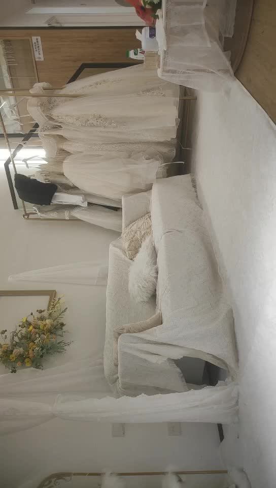 guochan2048.com-2022-3-18【胖子传媒工作室】今日主题我们结婚了，和骚女婚纱店里操逼，穿上婚纱先拍照再开干，大屁股后入爆操