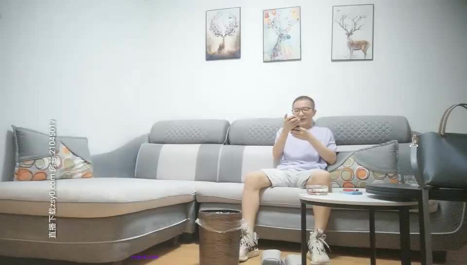 [u3c3.com]b哥探花秀约了个粉衣苗条少妇啪啪，舔背乳推口交沙发上后入抽插勐操