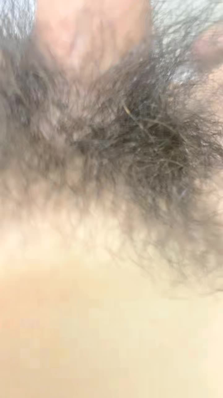 2023.5.9，【瘦猴先生探花】，新人良家，28岁小少妇，沙发抠穴，酒精刺激下，操的陶醉又沉迷，